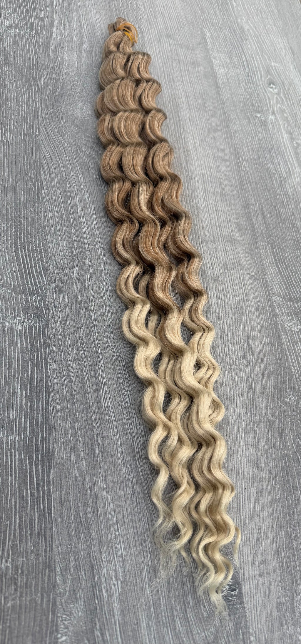 22”,  Hight Temperatures/heat Resistant DEEP TWIST crochet premium synthetic. For boho braids or crochet style. The natural-looking texture, soft feel, and long-lasting curl definition make them a go-to choice for achieving fuller.