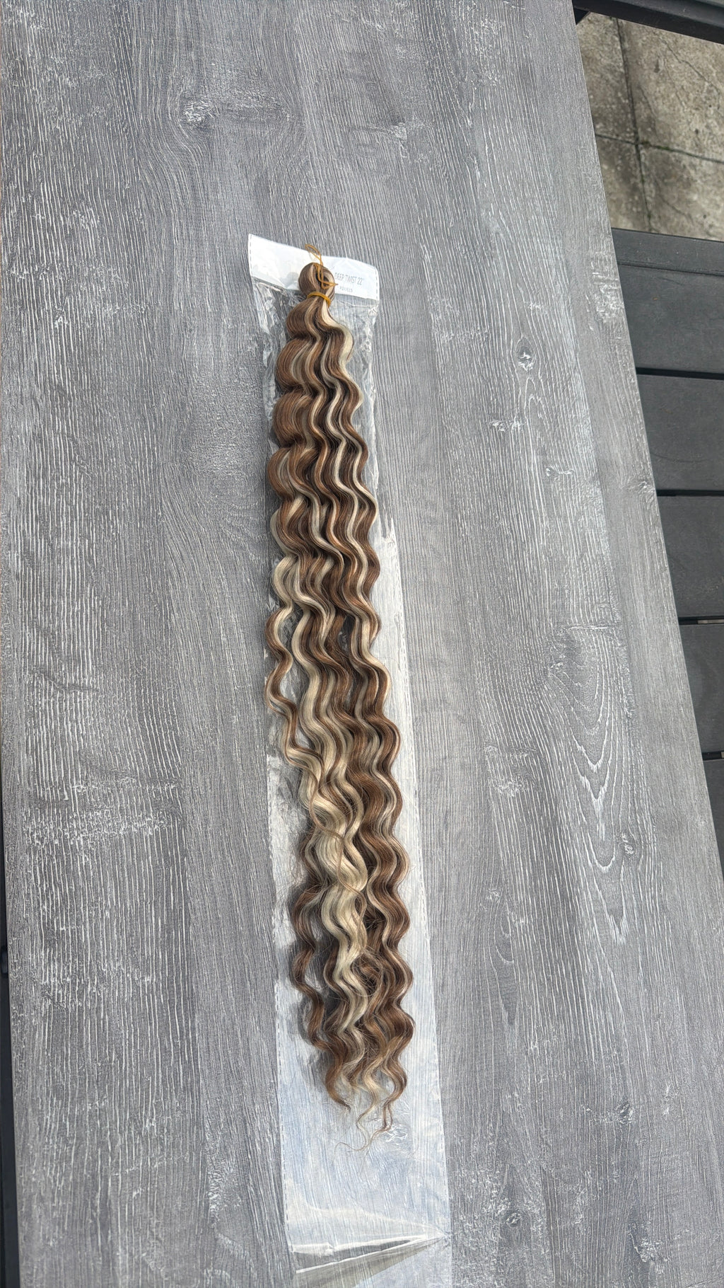 22”,  Hight Temperatures/heat Resistant DEEP TWIST crochet premium synthetic. For boho braids or crochet style. The natural-looking texture, soft feel, and long-lasting curl definition make them a go-to choice for achieving fuller.