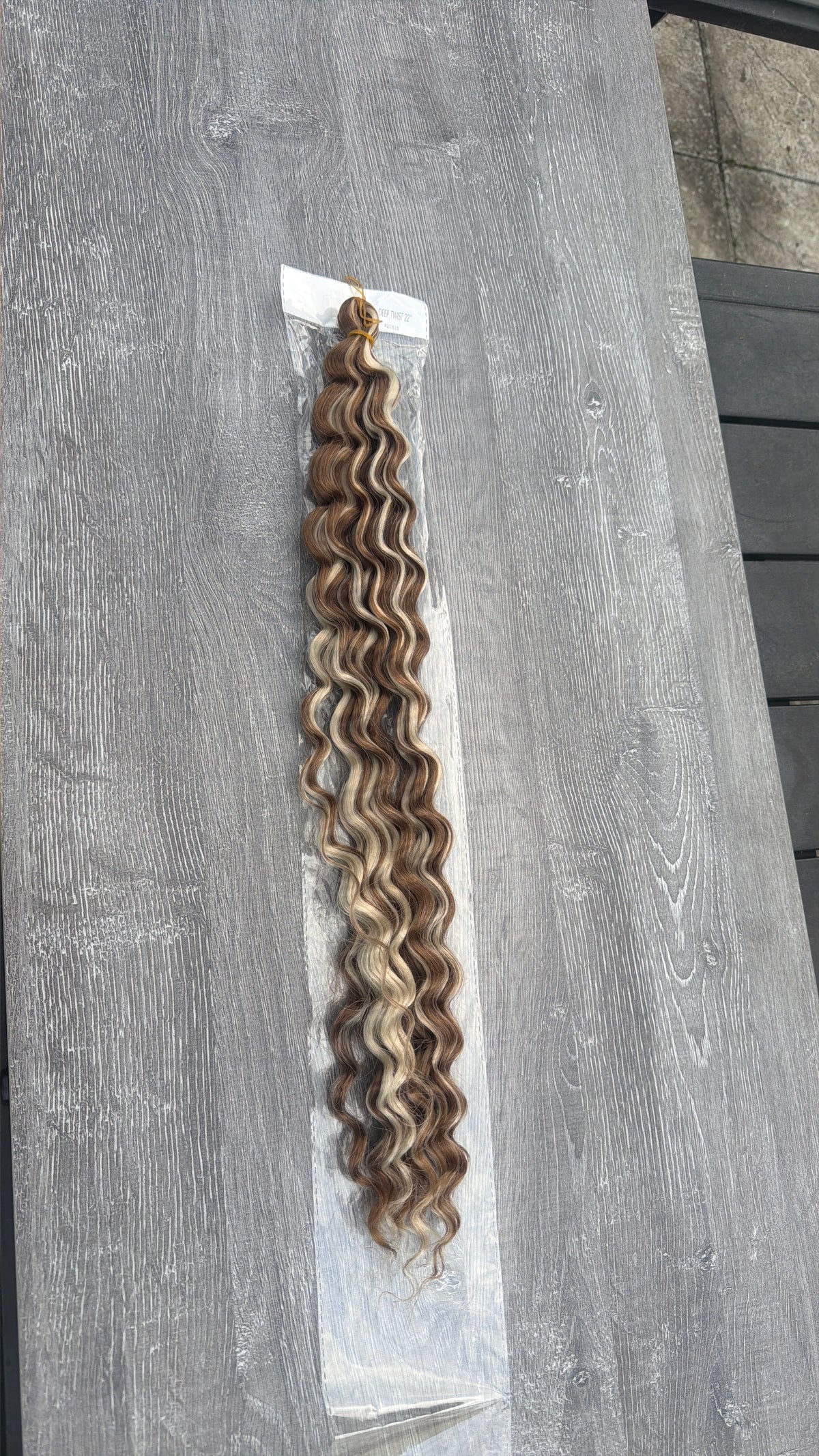 22”,  Hight Temperatures/heat Resistant DEEP TWIST crochet premium synthetic. For boho braids or crochet style. The natural-looking texture, soft feel, and long-lasting curl definition make them a go-to choice for achieving fuller.